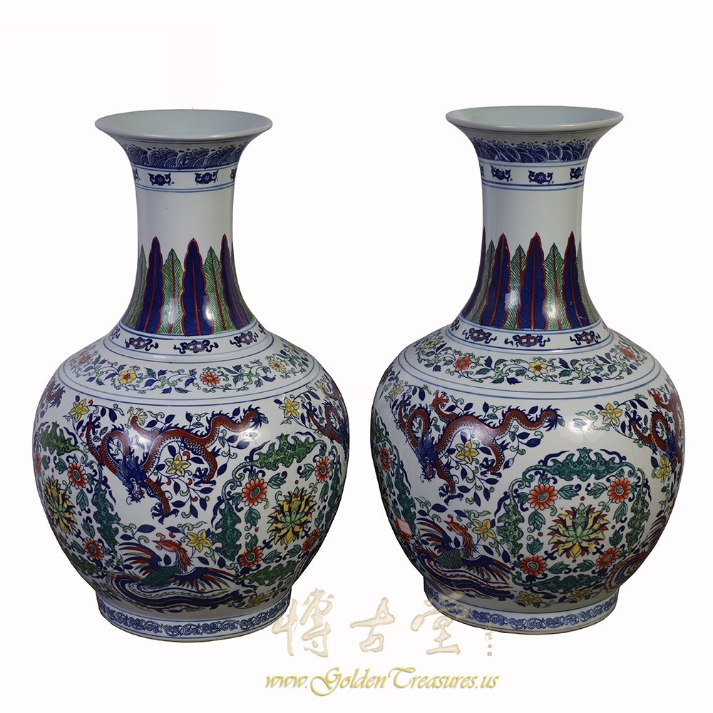 Chinese Antique Famille Rose Porcelain Vase 18LP26