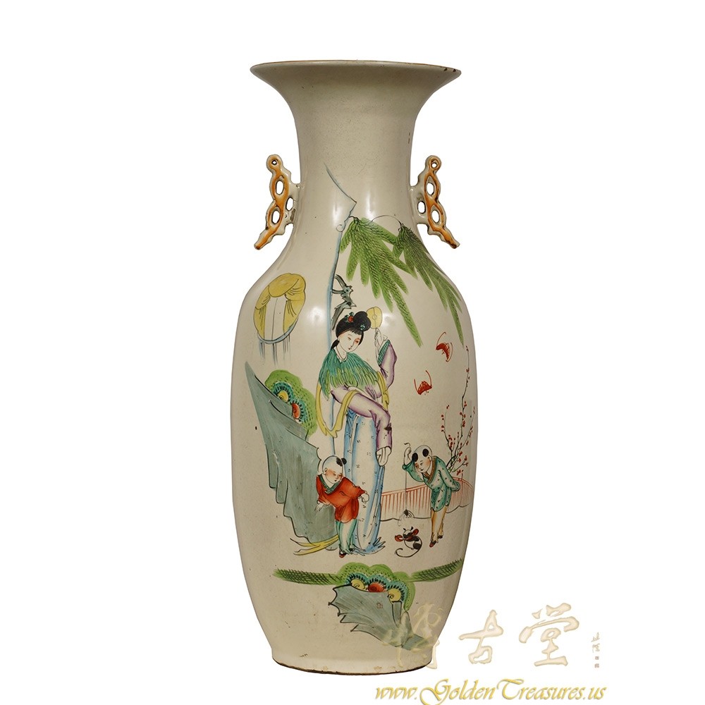 A Rear Chinese Antique Famille Rose "Beauty and Kids" Vase with Two Handles 18LP60