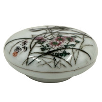 Antique Chinese Famille Rose porcelain seal paste box (or ink / rouge box)