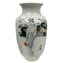Early 20th-century Chinese Famille Rose porcelain vase